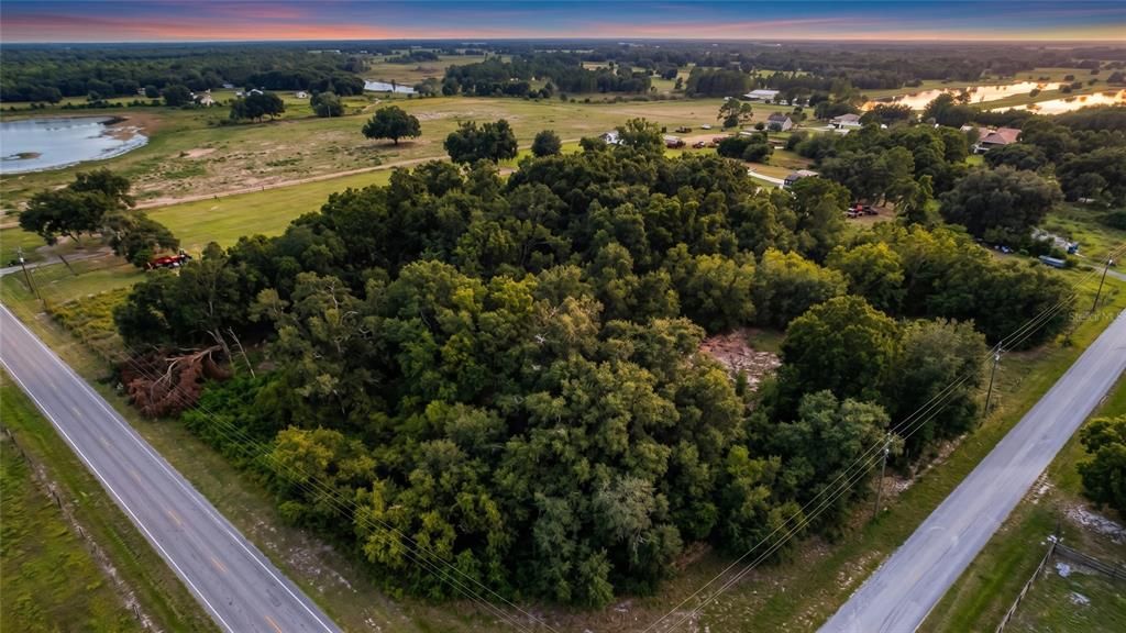 待售: $750,000 (4.58 acres)