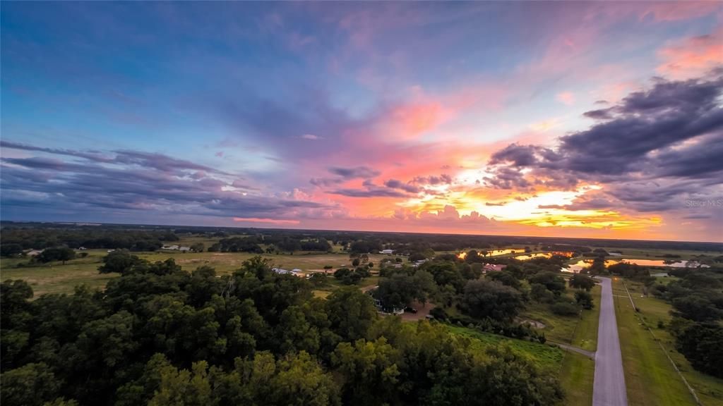 待售: $750,000 (4.58 acres)