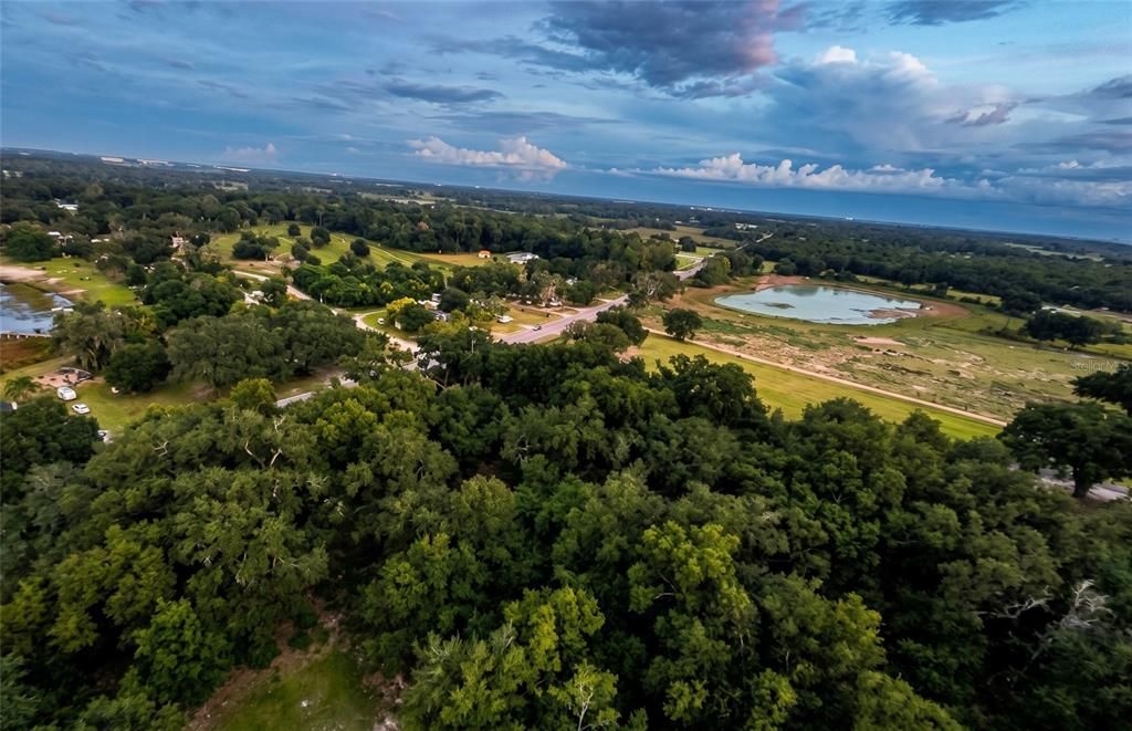 待售: $750,000 (4.58 acres)