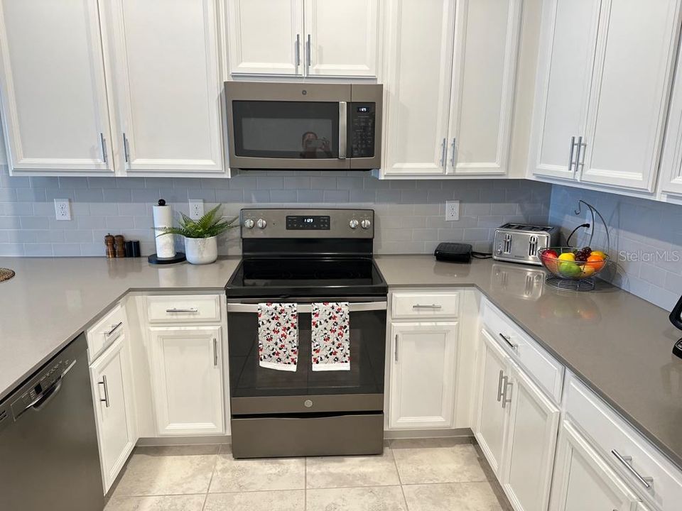 For Sale: $340,000 (3 beds, 2 baths, 1787 Square Feet)