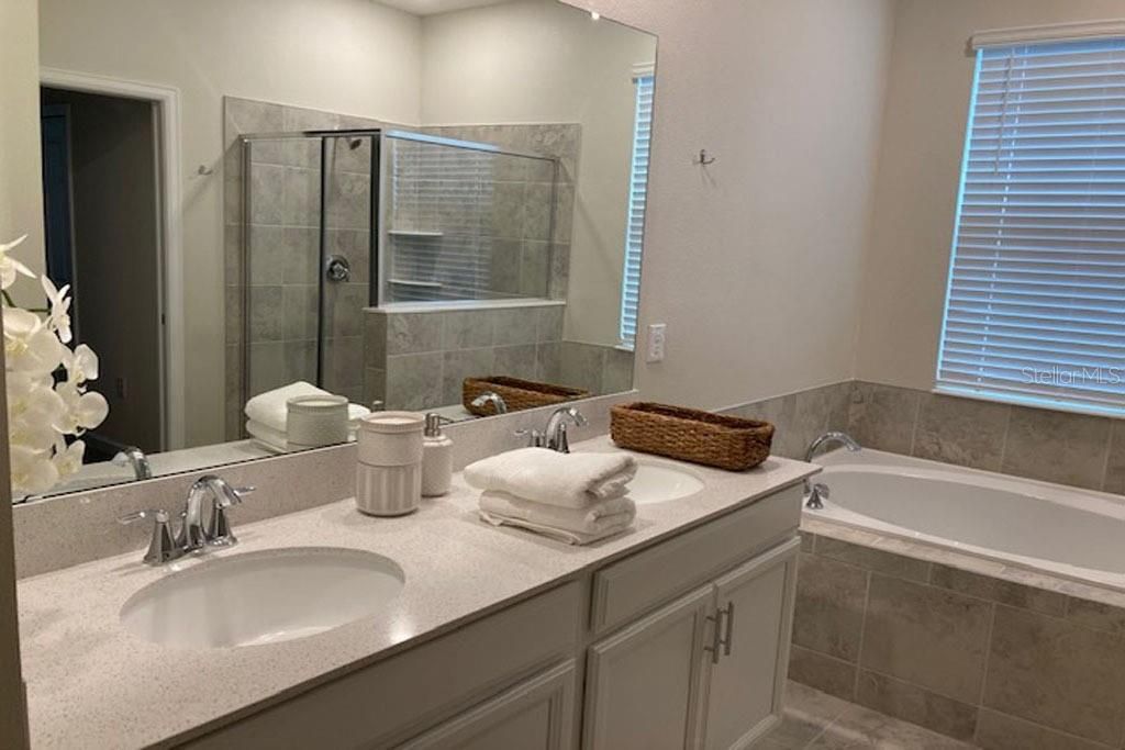 For Sale: $340,000 (3 beds, 2 baths, 1787 Square Feet)