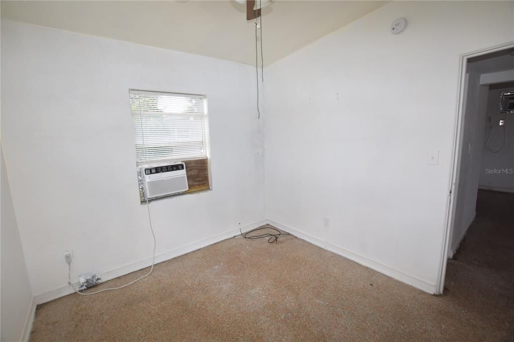 For Rent: $1,200 (2 beds, 1 baths, 672 Square Feet)