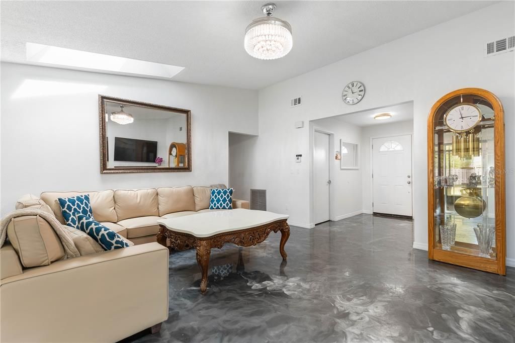 For Sale: $285,000 (3 beds, 2 baths, 1336 Square Feet)