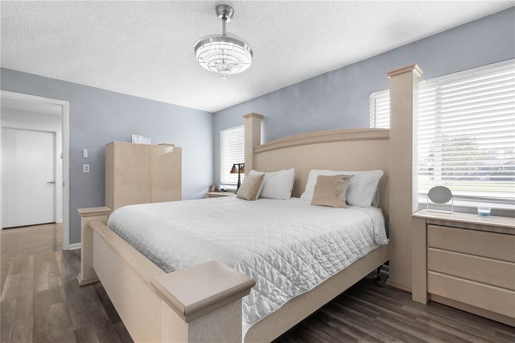 For Sale: $285,000 (3 beds, 2 baths, 1336 Square Feet)