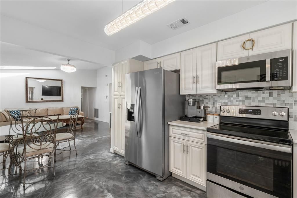 For Sale: $285,000 (3 beds, 2 baths, 1336 Square Feet)