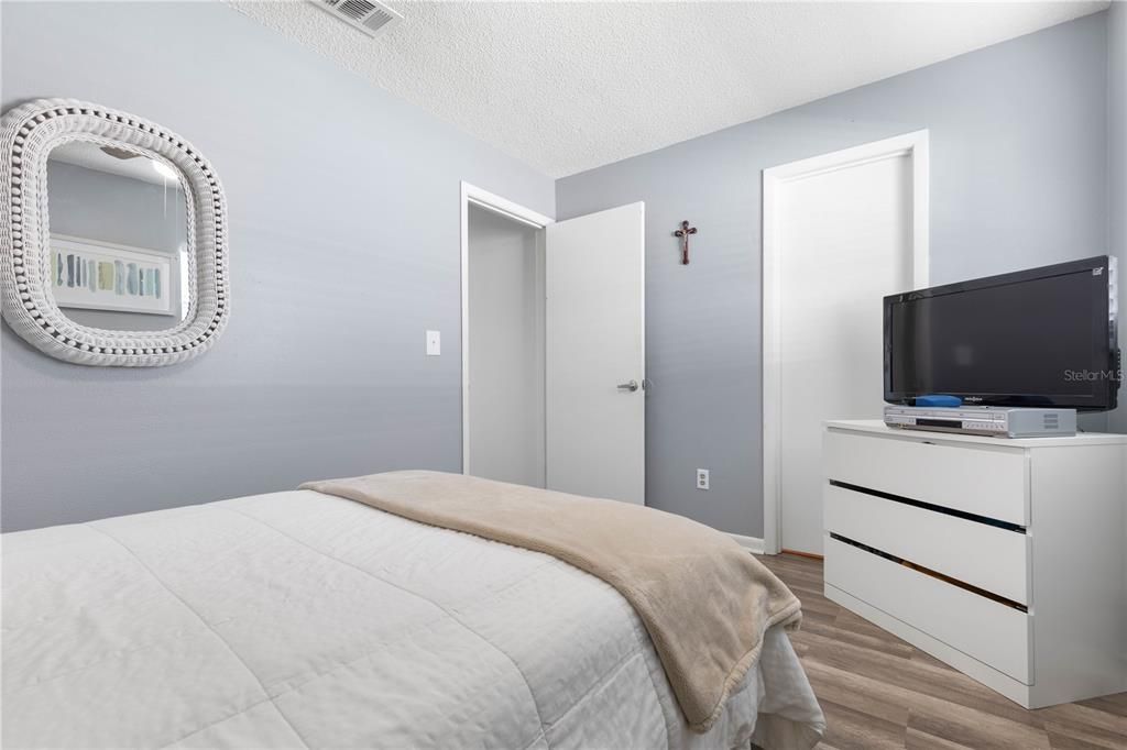 For Sale: $285,000 (3 beds, 2 baths, 1336 Square Feet)
