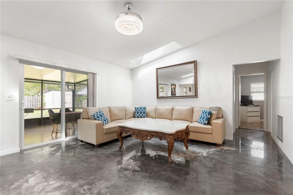 For Sale: $285,000 (3 beds, 2 baths, 1336 Square Feet)