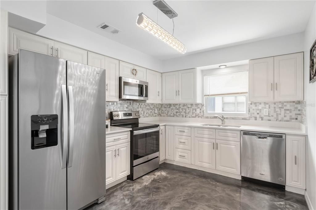 For Sale: $285,000 (3 beds, 2 baths, 1336 Square Feet)