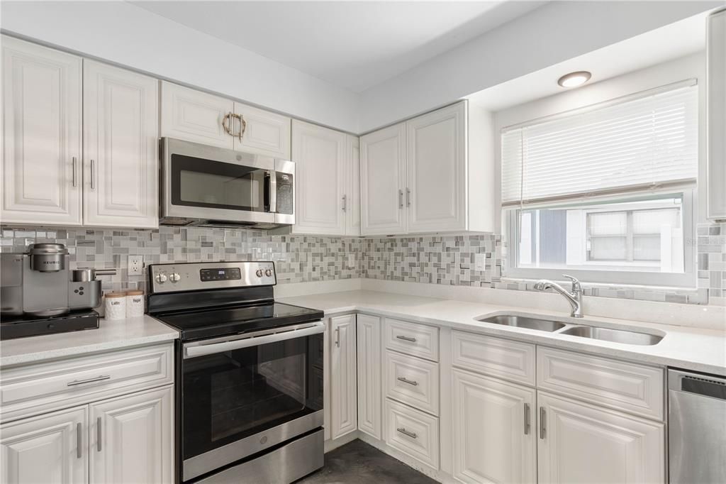 For Sale: $285,000 (3 beds, 2 baths, 1336 Square Feet)