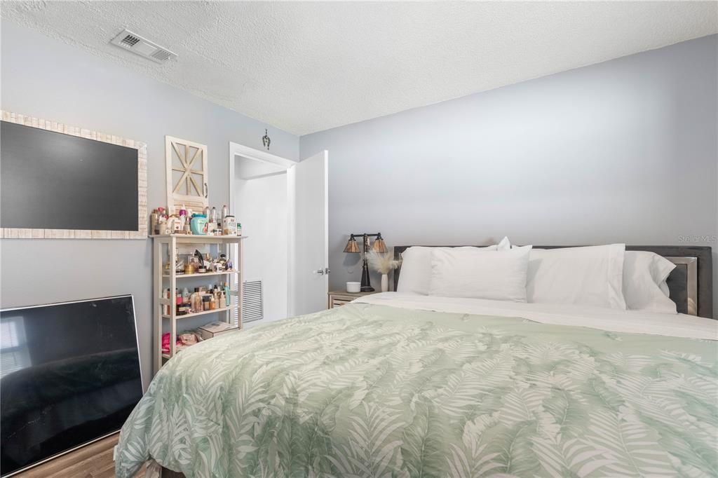 For Sale: $285,000 (3 beds, 2 baths, 1336 Square Feet)