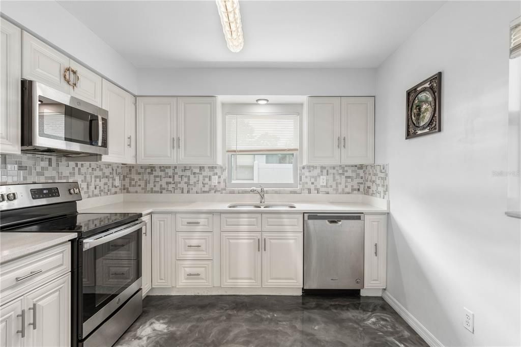 For Sale: $285,000 (3 beds, 2 baths, 1336 Square Feet)