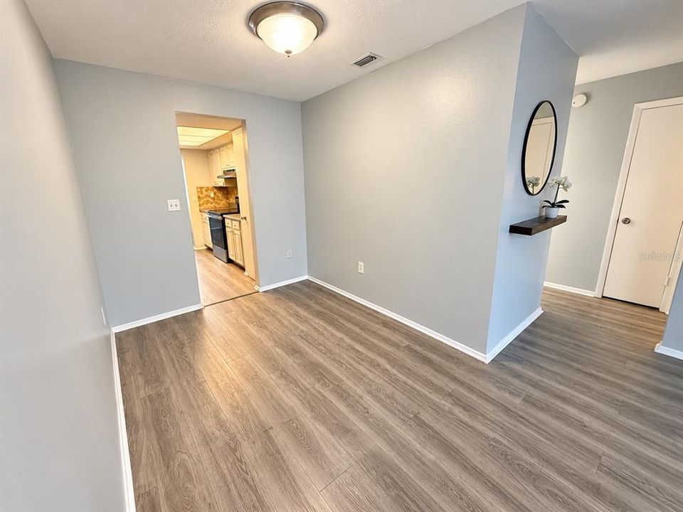 For Sale: $134,900 (2 beds, 1 baths, 1055 Square Feet)