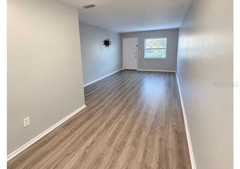 For Sale: $134,900 (2 beds, 1 baths, 1055 Square Feet)