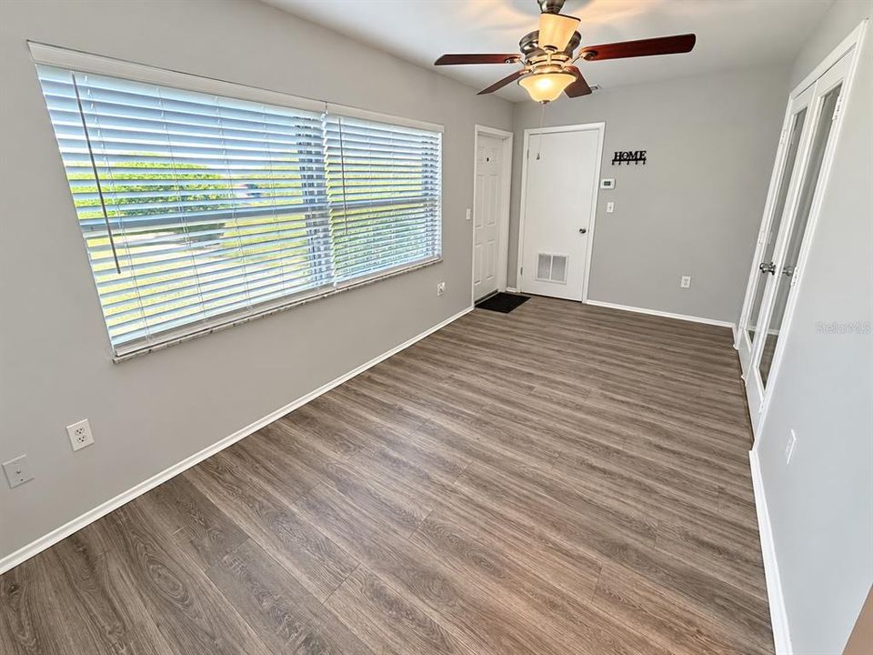 For Sale: $134,900 (2 beds, 1 baths, 1055 Square Feet)