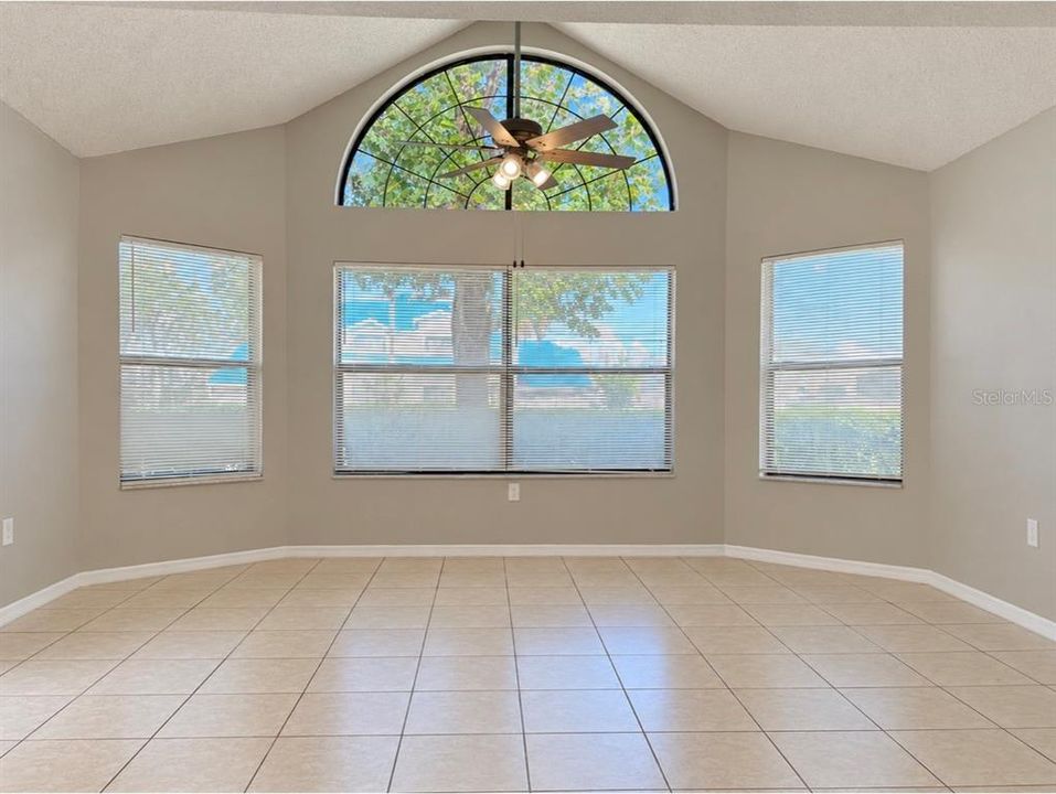 For Sale: $215,000 (3 beds, 2 baths, 1250 Square Feet)