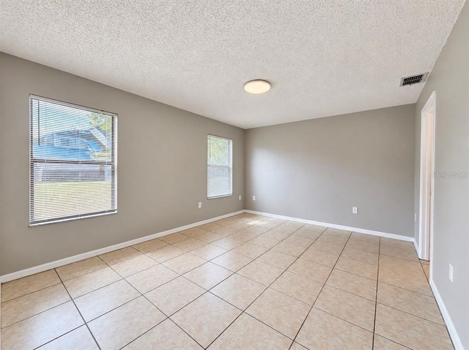 For Sale: $215,000 (3 beds, 2 baths, 1250 Square Feet)