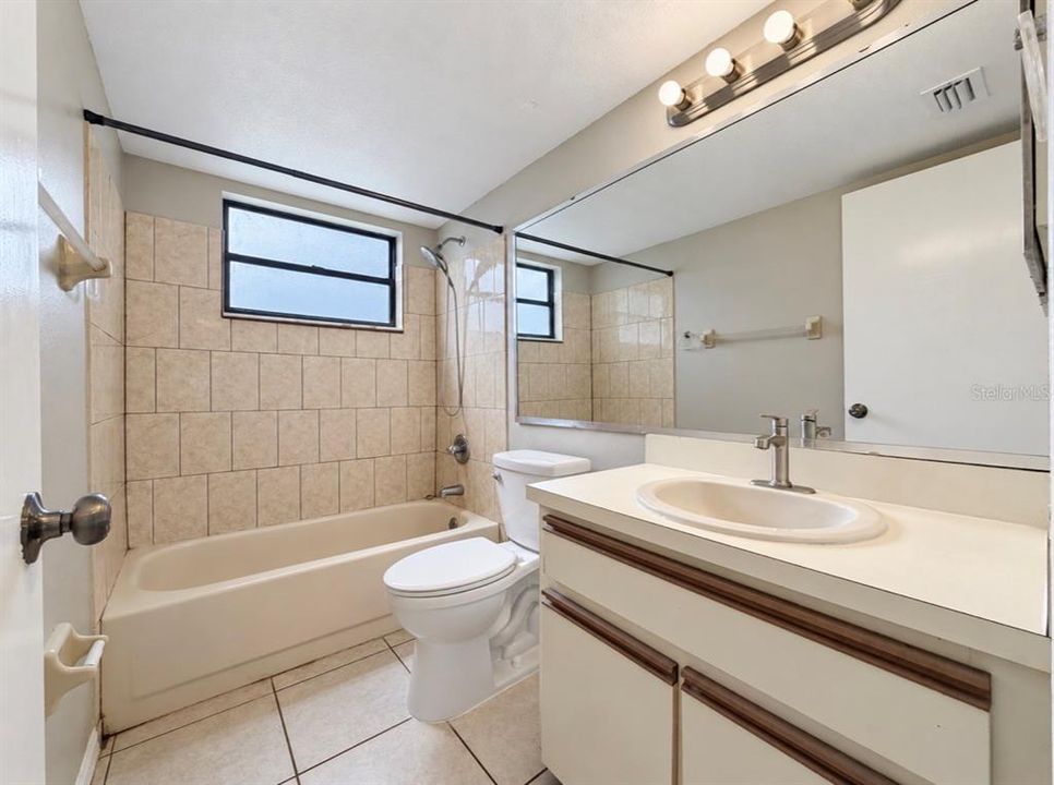 For Sale: $215,000 (3 beds, 2 baths, 1250 Square Feet)