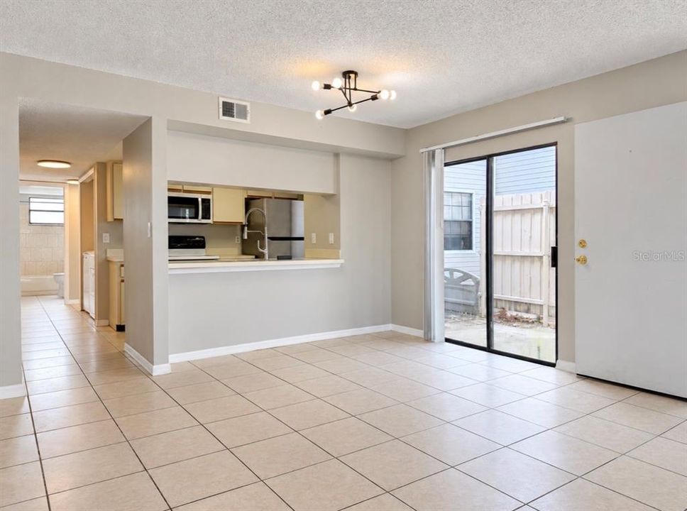 For Sale: $215,000 (3 beds, 2 baths, 1250 Square Feet)