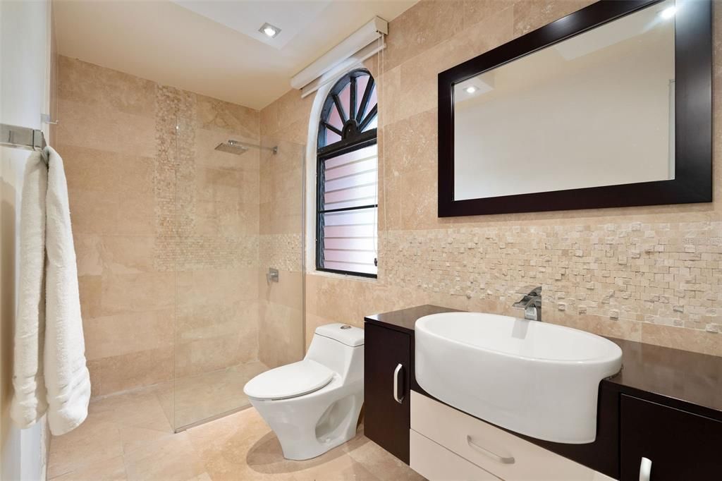 En Venta: $495,000 (2 camas, 2 baños, 1860 Pies cuadrados)