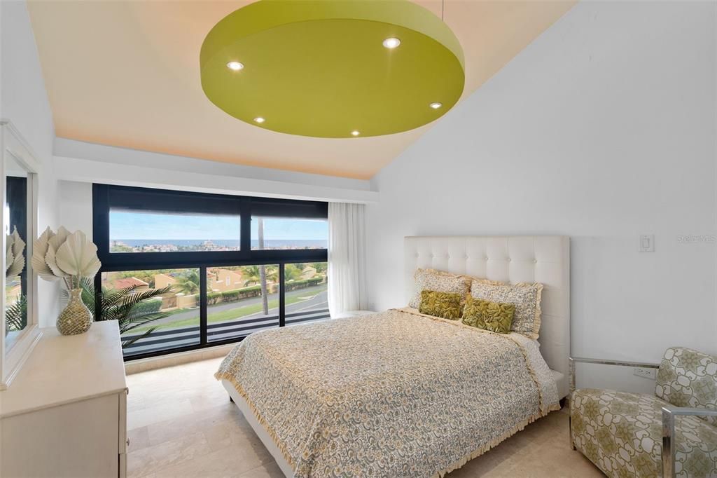 En Venta: $495,000 (2 camas, 2 baños, 1860 Pies cuadrados)