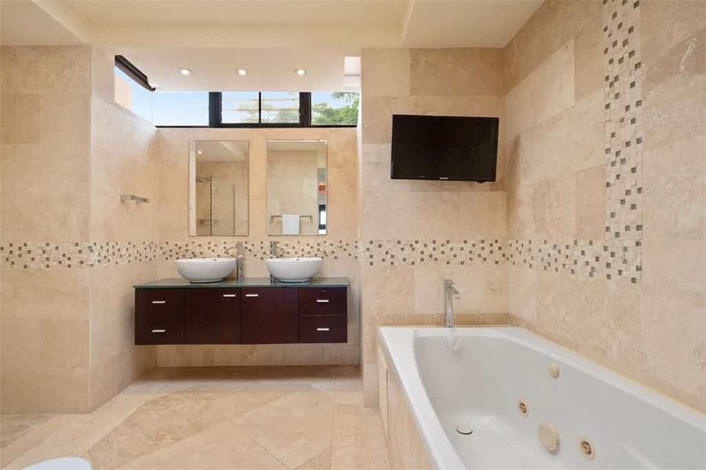 En Venta: $495,000 (2 camas, 2 baños, 1860 Pies cuadrados)