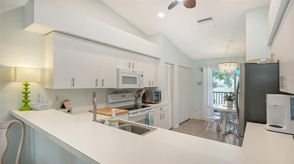 For Sale: $315,000 (2 beds, 2 baths, 1333 Square Feet)