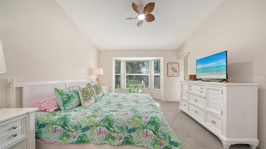 For Sale: $315,000 (2 beds, 2 baths, 1333 Square Feet)