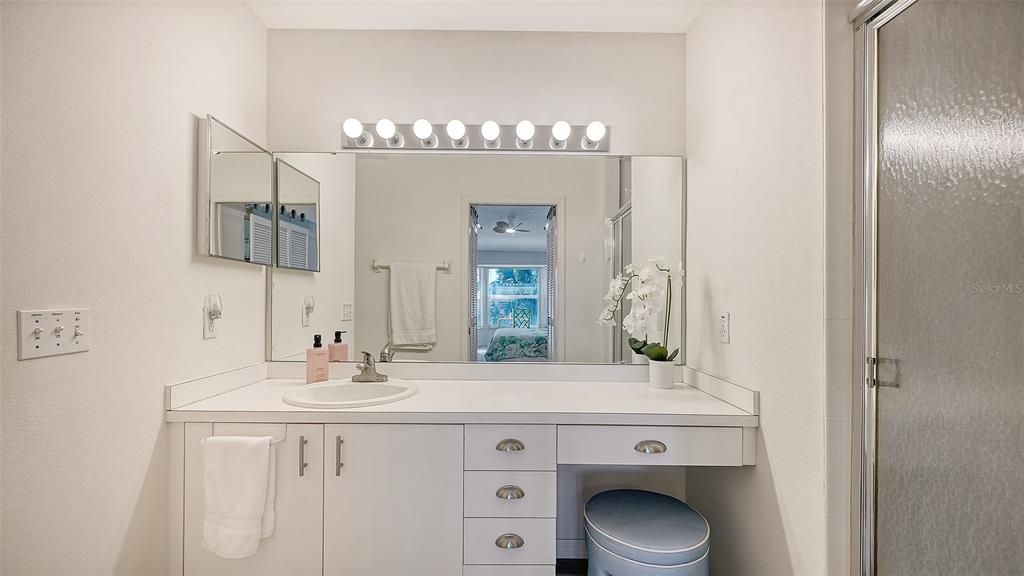 For Sale: $315,000 (2 beds, 2 baths, 1333 Square Feet)