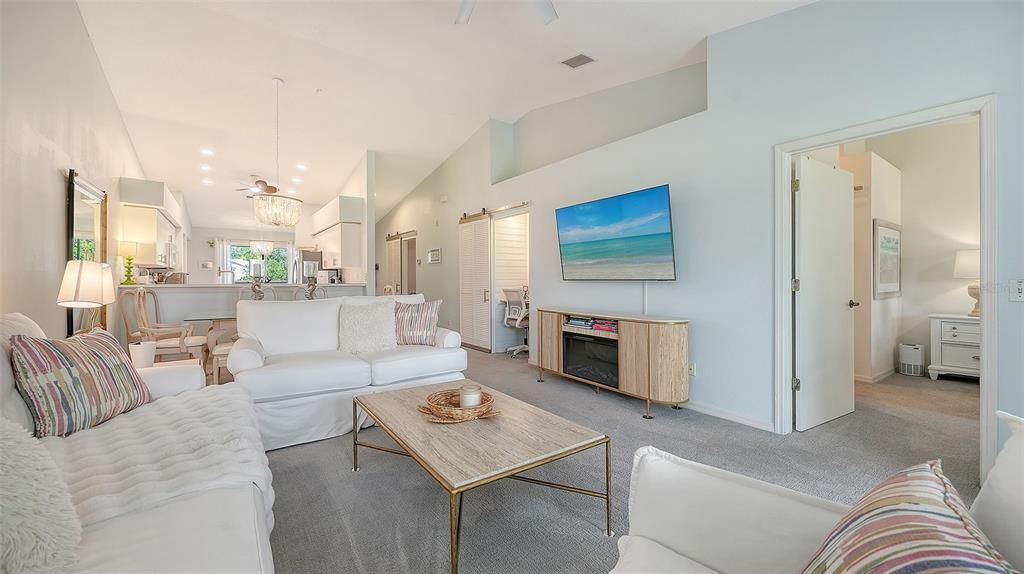For Sale: $315,000 (2 beds, 2 baths, 1333 Square Feet)