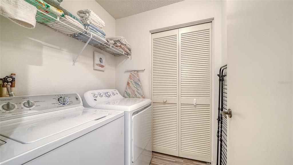 For Sale: $315,000 (2 beds, 2 baths, 1333 Square Feet)