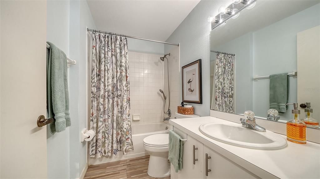 For Sale: $315,000 (2 beds, 2 baths, 1333 Square Feet)