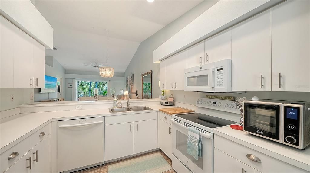 For Sale: $315,000 (2 beds, 2 baths, 1333 Square Feet)