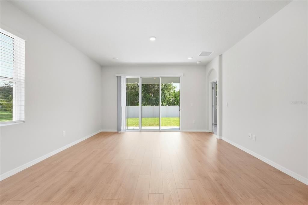 В аренду: $2,550 (3 спален, 2 ванн, 1565 Квадратных фут)