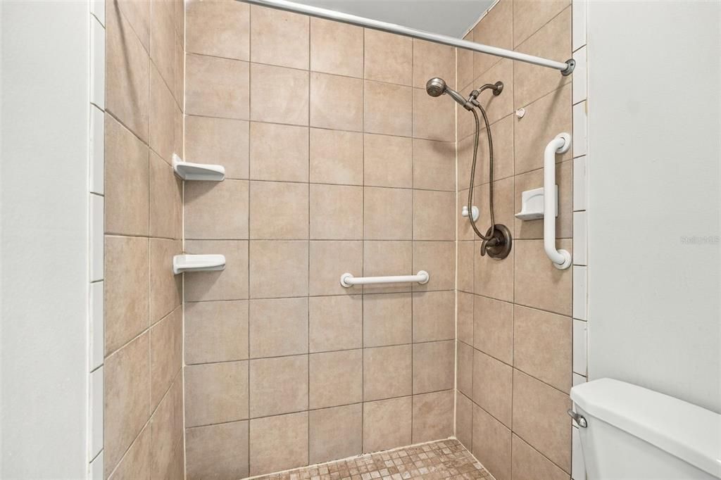 For Sale: $175,000 (2 beds, 2 baths, 980 Square Feet)