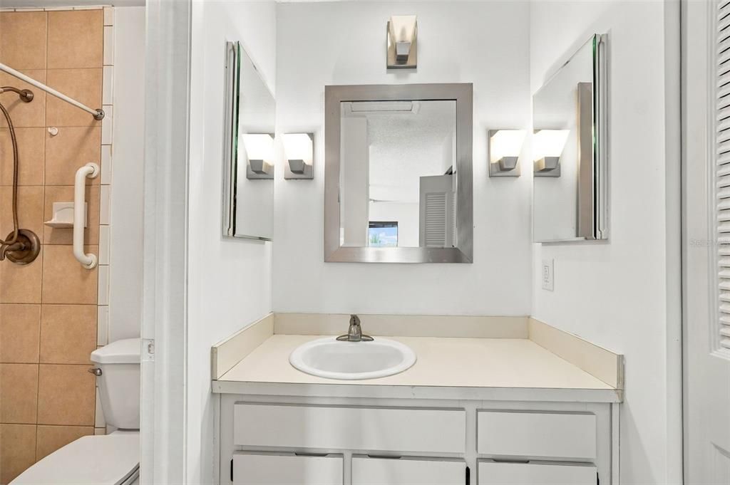 For Sale: $175,000 (2 beds, 2 baths, 980 Square Feet)