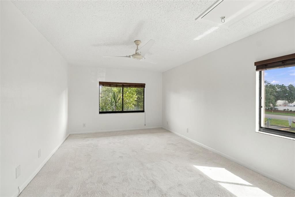 For Sale: $175,000 (2 beds, 2 baths, 980 Square Feet)