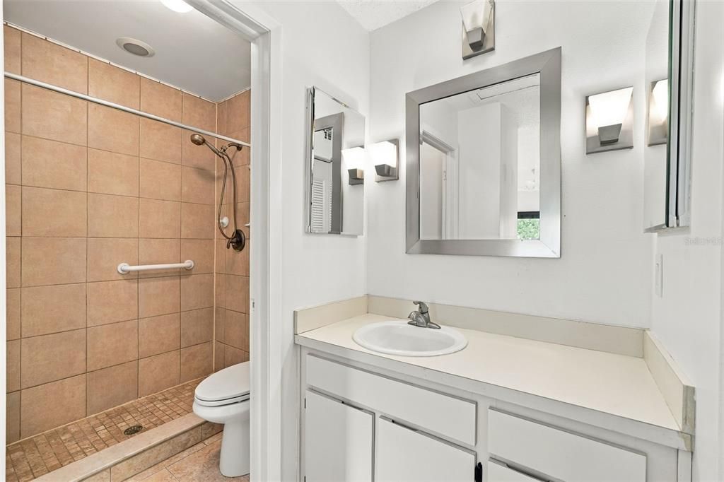 For Sale: $175,000 (2 beds, 2 baths, 980 Square Feet)