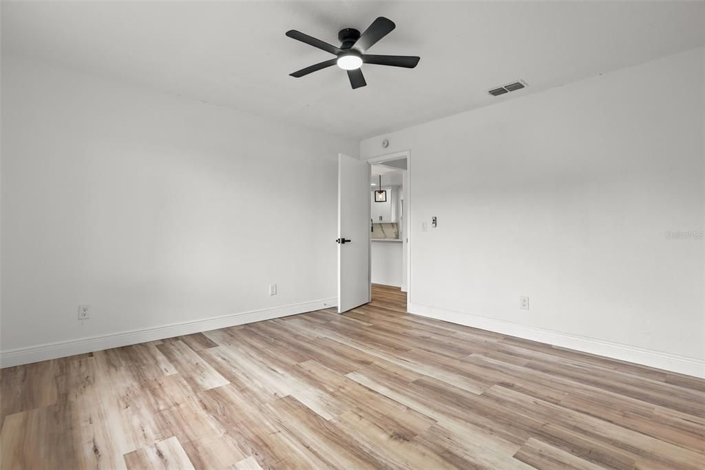 For Sale: $329,900 (3 beds, 2 baths, 1561 Square Feet)