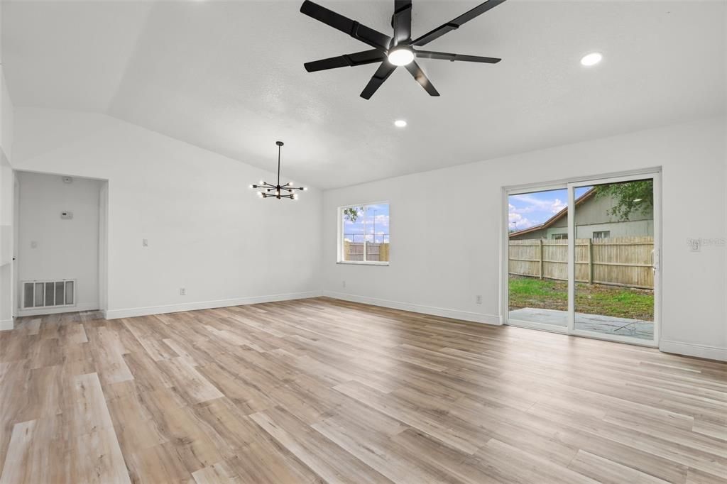 For Sale: $329,900 (3 beds, 2 baths, 1561 Square Feet)