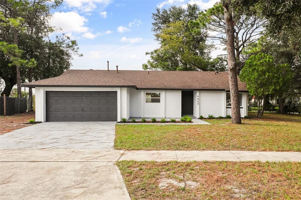 For Sale: $329,900 (3 beds, 2 baths, 1561 Square Feet)