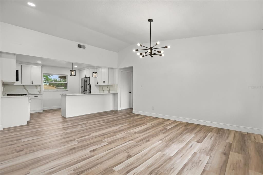 For Sale: $329,900 (3 beds, 2 baths, 1561 Square Feet)