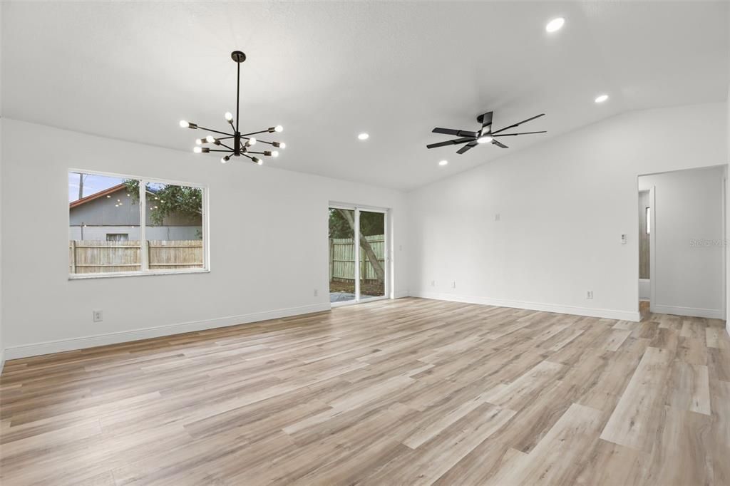 For Sale: $329,900 (3 beds, 2 baths, 1561 Square Feet)