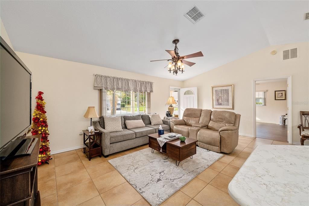 For Sale: $239,000 (2 beds, 2 baths, 1296 Square Feet)