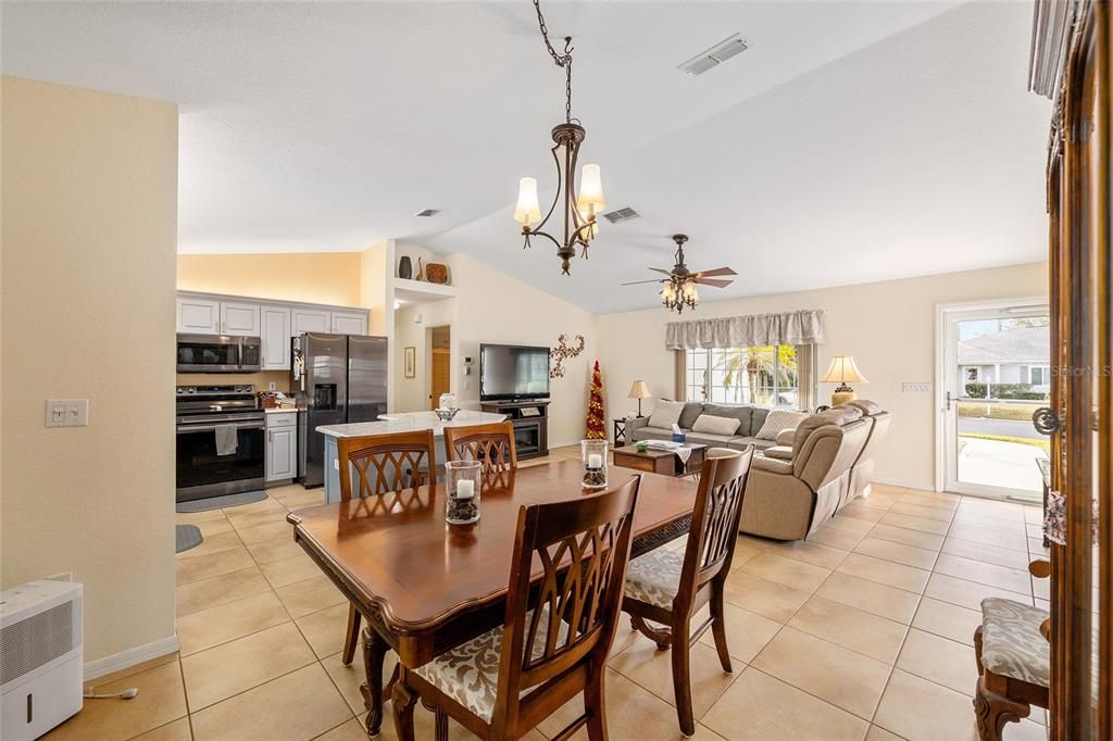 For Sale: $239,000 (2 beds, 2 baths, 1296 Square Feet)