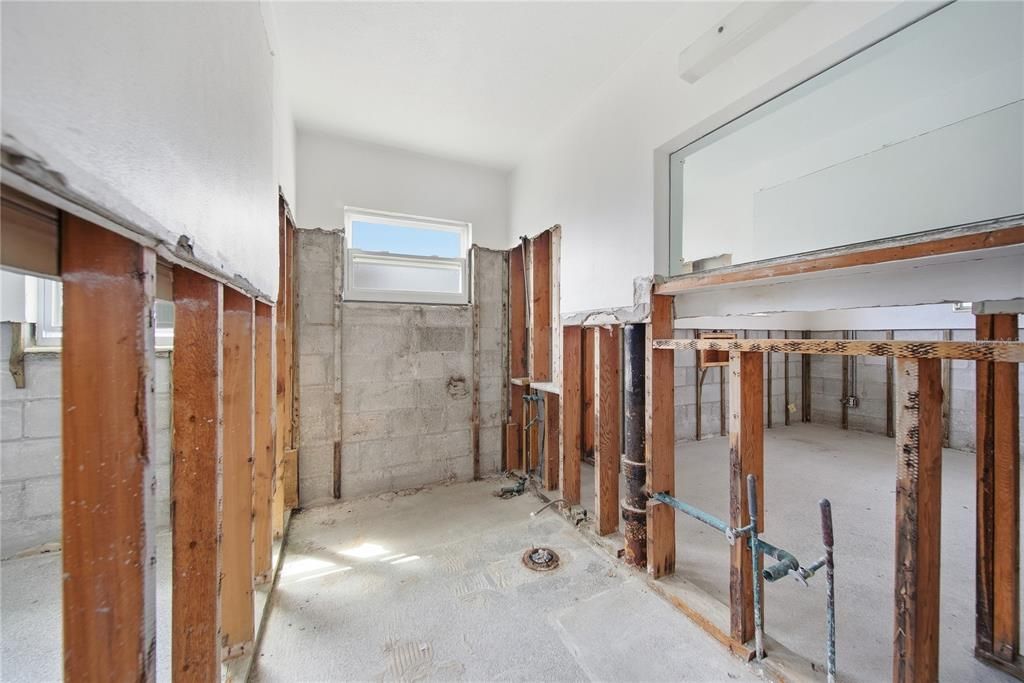 For Sale: $245,000 (2 beds, 1 baths, 960 Square Feet)