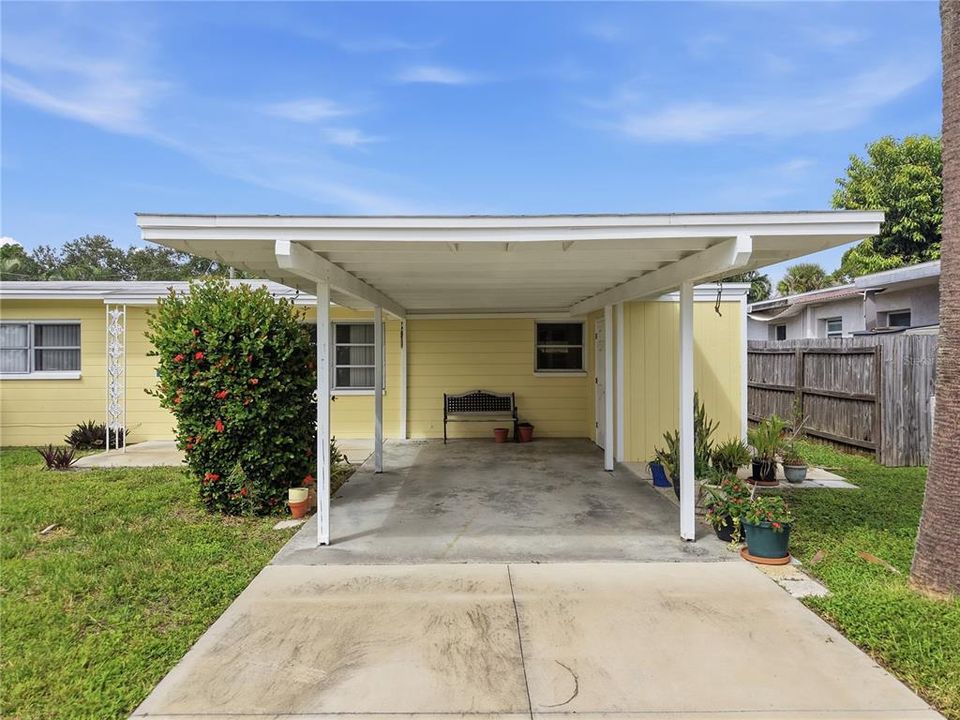 For Sale: $245,000 (2 beds, 1 baths, 960 Square Feet)
