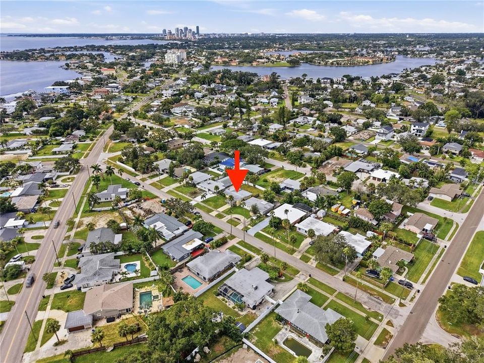 For Sale: $245,000 (2 beds, 1 baths, 960 Square Feet)