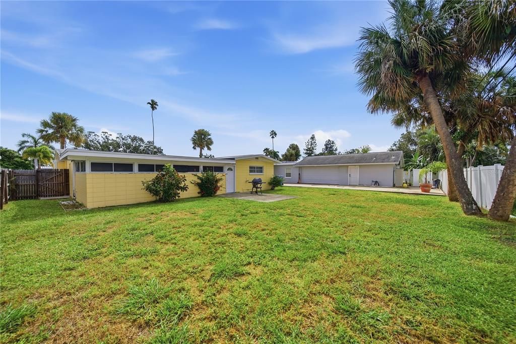 For Sale: $245,000 (2 beds, 1 baths, 960 Square Feet)