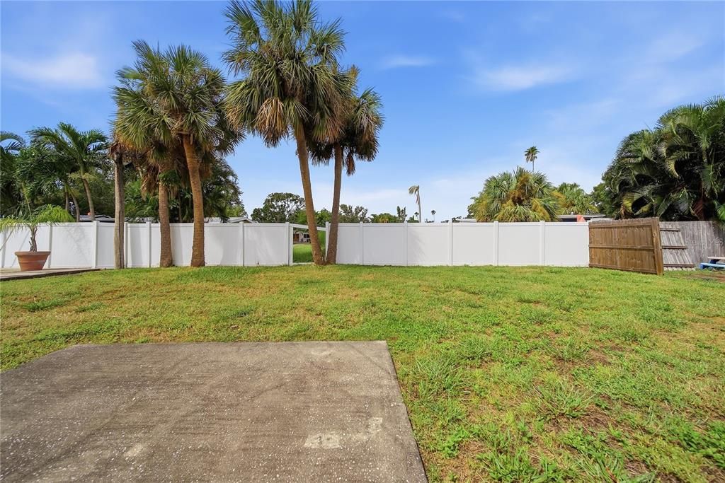 For Sale: $245,000 (2 beds, 1 baths, 960 Square Feet)