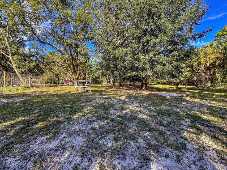 待售: $150,000 (1.37 acres)